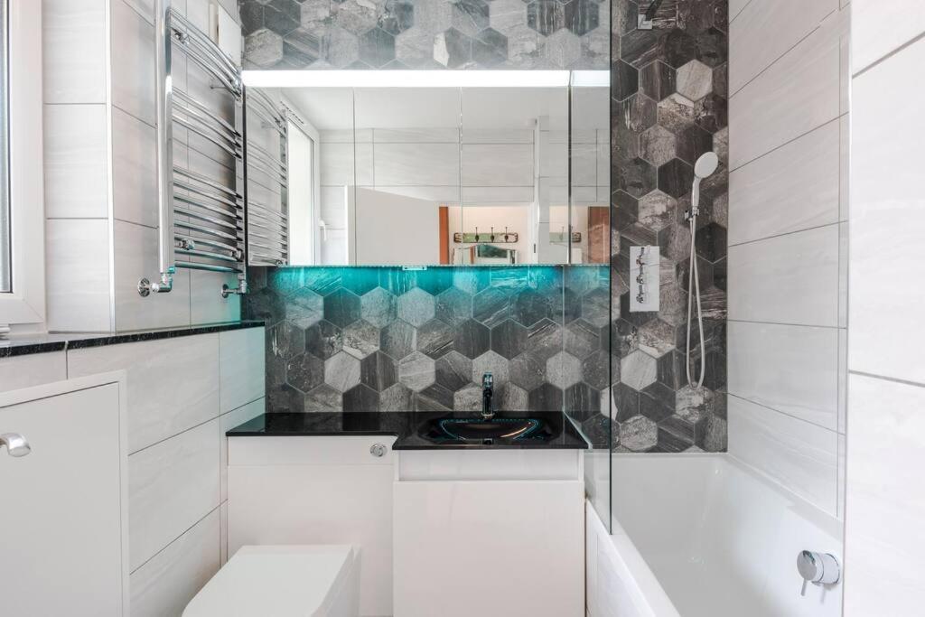 The Clarence, Central London Apartment W/ Wifi Dış mekan fotoğraf
