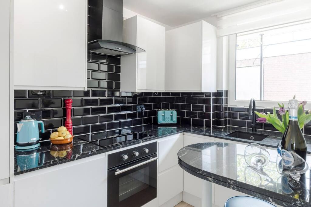 The Clarence, Central London Apartment W/ Wifi Dış mekan fotoğraf